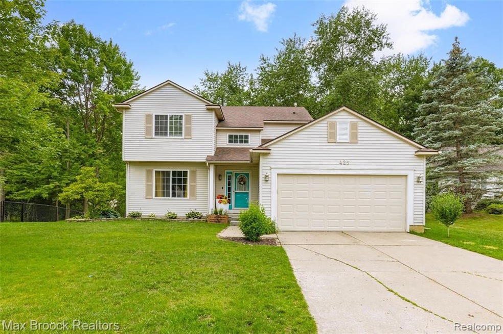 425 Cove View Dr, Waterford, MI 48327 - photo 1