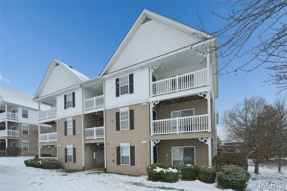 1302 Spring Creek Ln, O Fallon, MO 63368 - photo 1