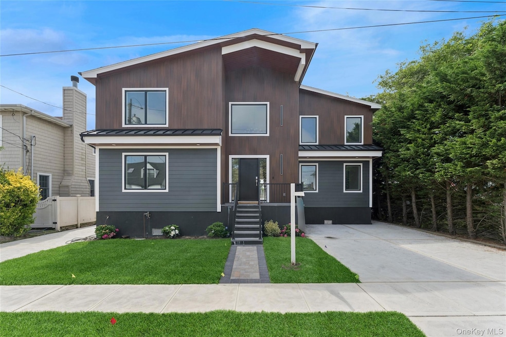 For Sale $2,495,865 • Co-Listing Agent