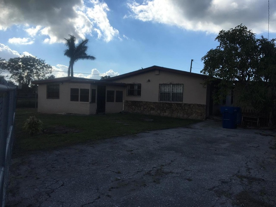 698 SW 8th St, Belle Glade, FL 33430 - photo 1