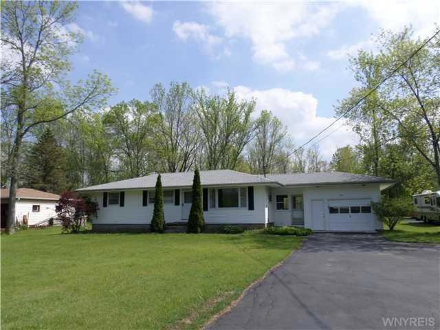 5248 Mapleton Rd, Lockport, NY 14094 - photo 1