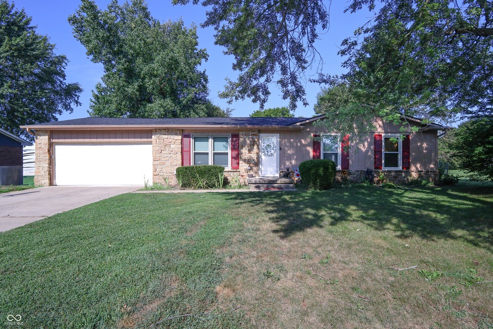 4934 Cottonwood Ct N, Columbus, IN 47203 - photo 1