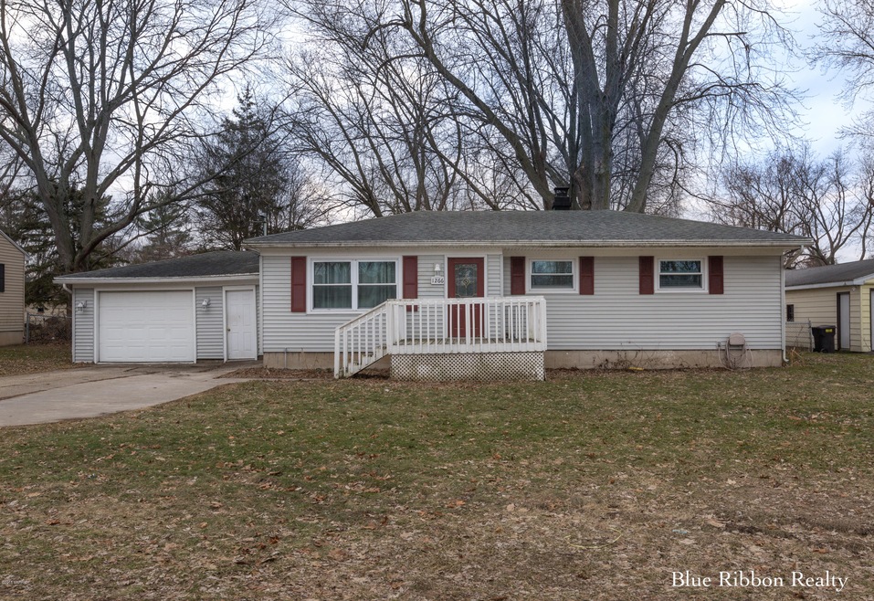 Blue Ribbon Realty-1266 Cavanagh-16