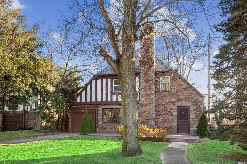 22 Rolling Hill Rd, Manhasset, NY 11030 - photo 1