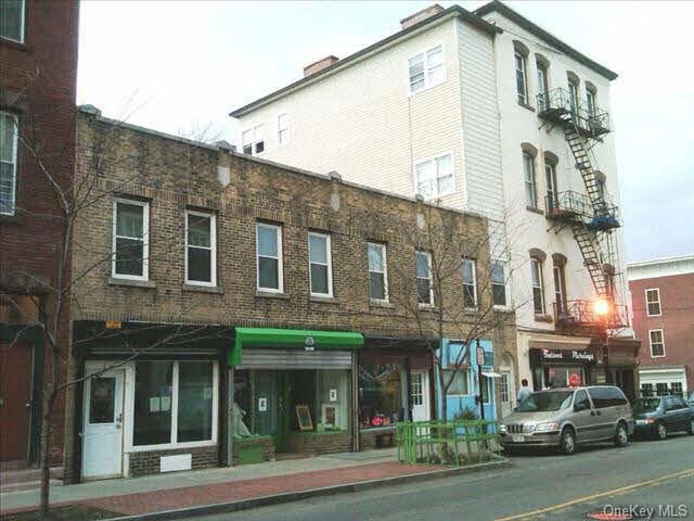 17 S Hamilton St unit THIRD, Poughkeepsie, NY 12601 - photo 1