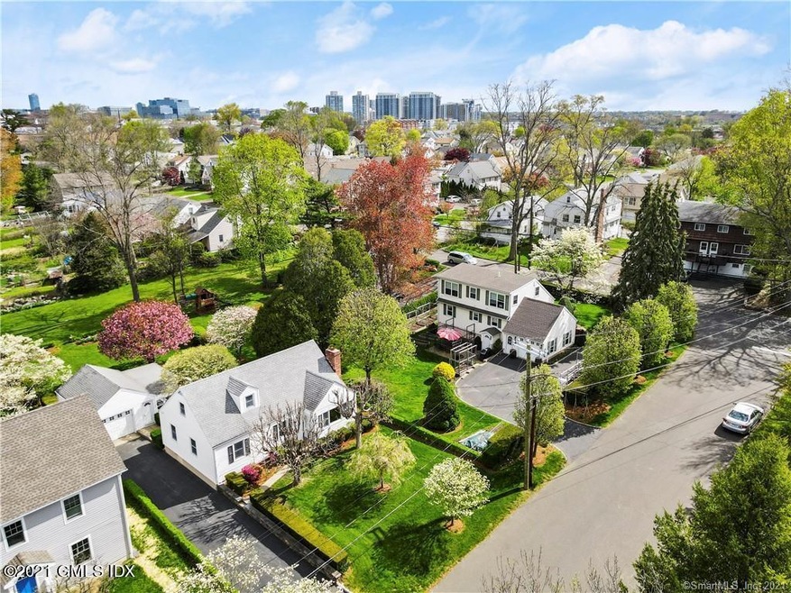 11 Dee Ln, Stamford, CT 06902 - photo 1