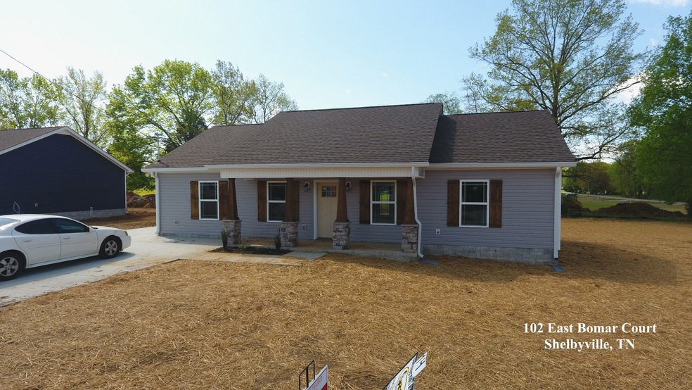 102 E Bomar Ct, Shelbyville, TN 37160 - photo 1
