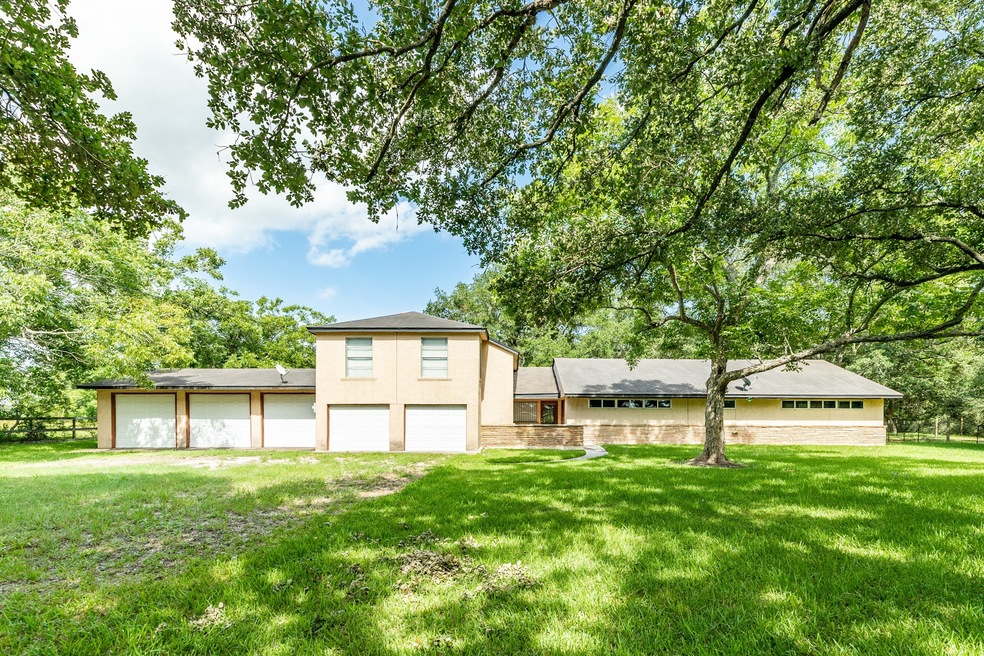 19927 Highway 35, Alvin, TX 77511 - photo 1