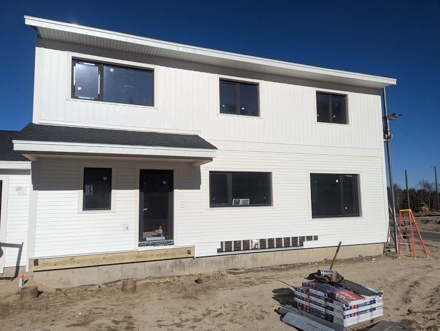 39 Windsor Dr unit B, Litchfield, NH 03052 - photo 1