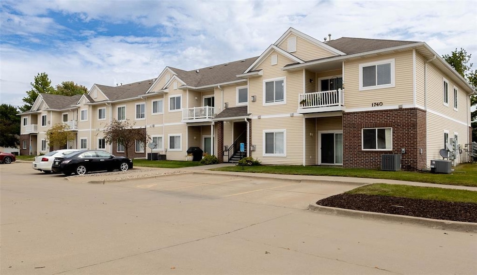 1740 SE La Grant Pkwy unit 18, Waukee, IA 50263 - photo 1