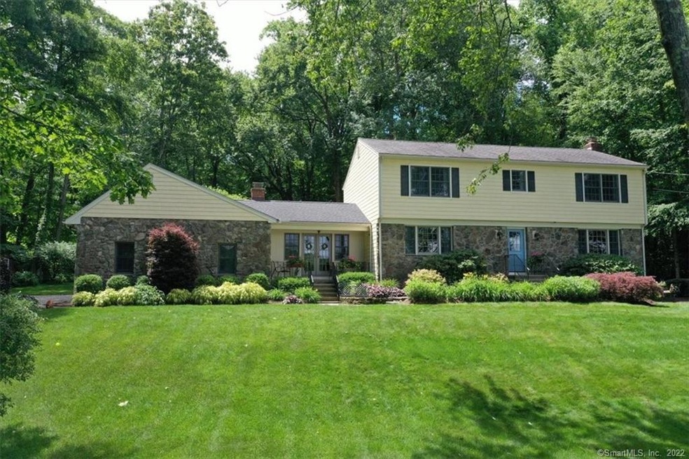 90 Taunton Lake Rd, Newtown, CT 06470 - photo 1