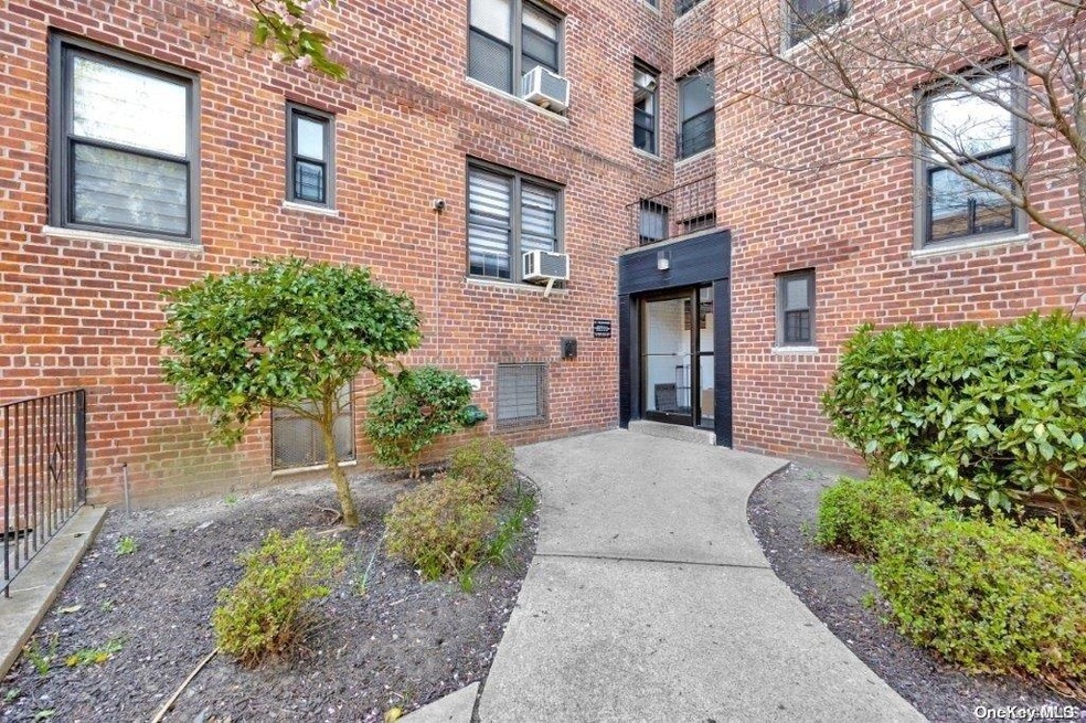 170-06 Crocheron Ave unit 5G, Flushing, NY 11358 - photo 1
