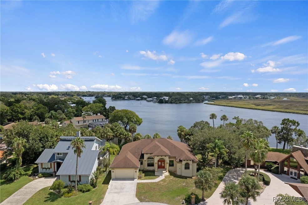 Aerial view of home looking east up the Homosassa River