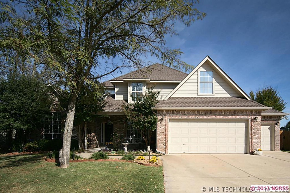 Nicely landscaped front yard... Beautiful curb-app