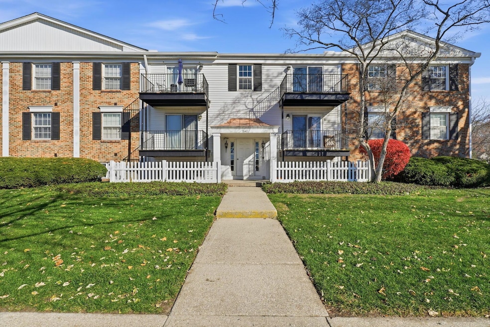 1540 Slade Ave unit 303, Columbus, OH 43235 - photo 1