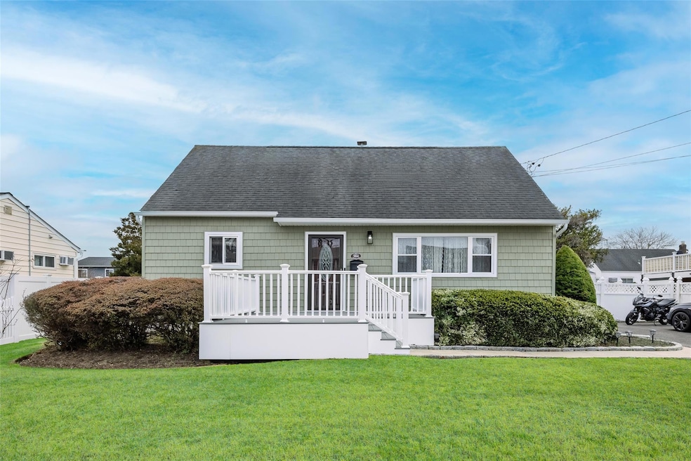 384 Columbus Ave, West Babylon, NY 11704 - photo 1