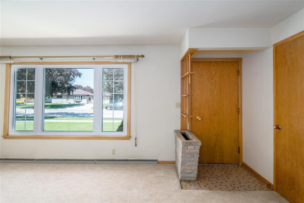 2133 Menasha Ave, Manitowoc, WI 54220 - photo 1