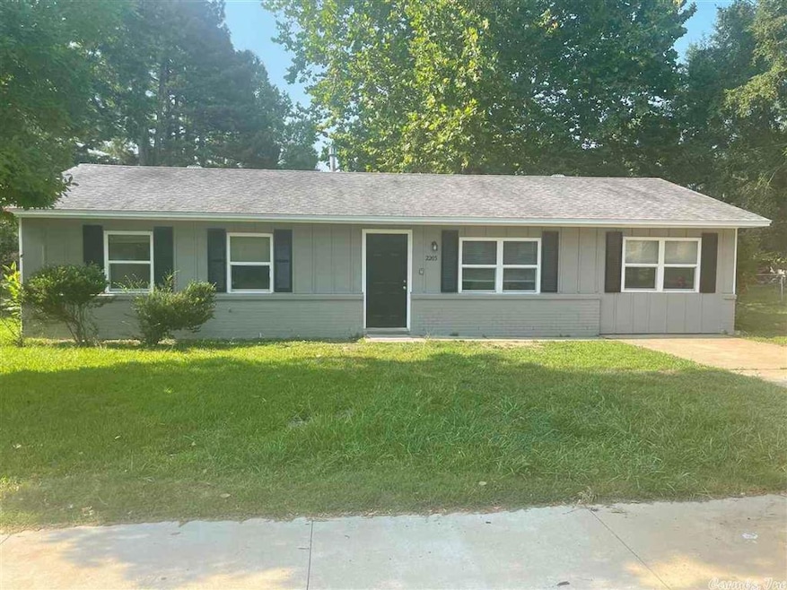 2203 Tyler St, Conway, AR 72034 - photo 1