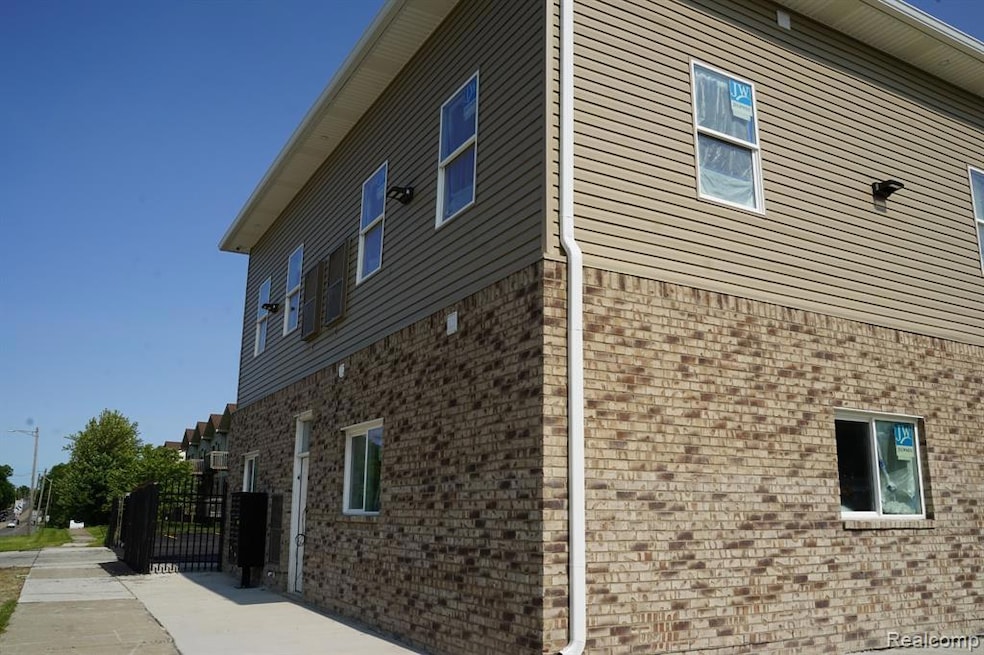 16515 W Outer Dr unit 2, Dearborn Heights, MI 48127 - photo 1