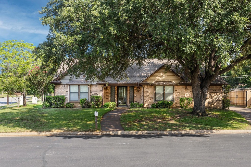 200 Stratford Ct, Hurst, TX 76054 - photo 1