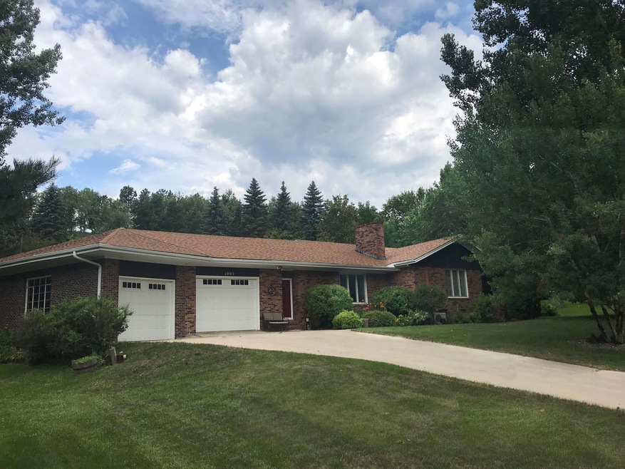 1005 8th Ave NW, Jamestown, ND 58401 - photo 1