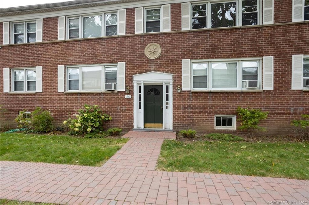 236 Glenbrook Rd unit 13C, Stamford, CT 06906 - photo 1