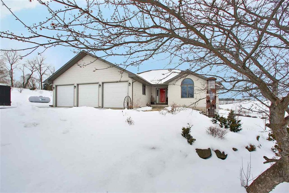 N8537 Smith Rd, Brooklyn, WI 53521 - photo 1