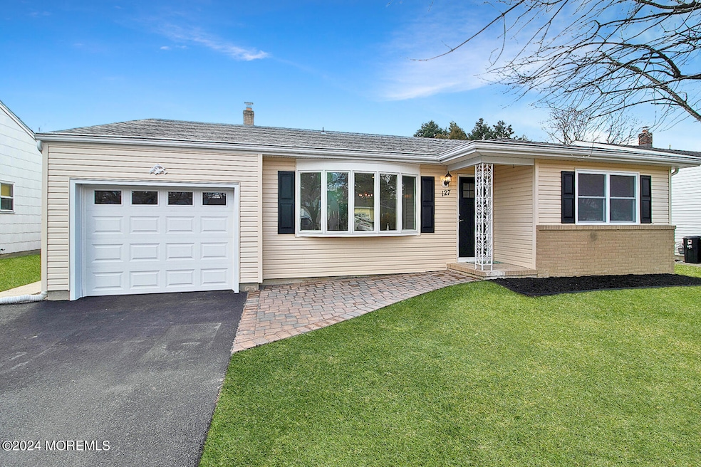 127 Castleton Dr, Toms River, NJ 08757 - photo 1