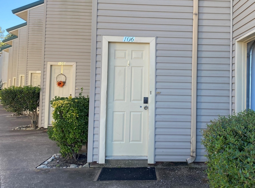 501 Bass Boat Village unit 106, Huntsville, TX 77320 - photo 1