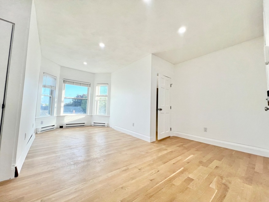 568 Main St unit 8, Woburn, MA 01801 - photo 1