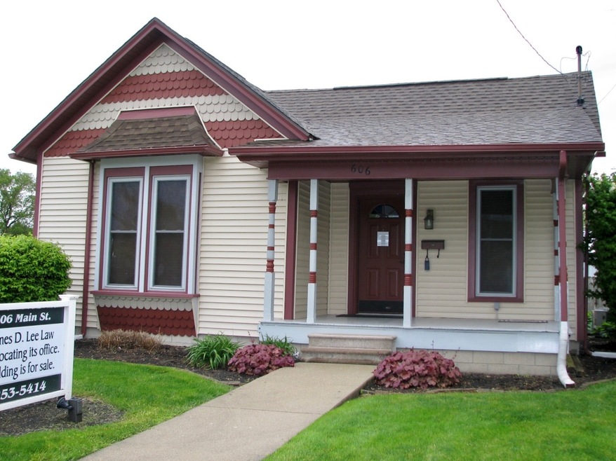 606 S Main St, Tuscola, IL 61953 - photo 1