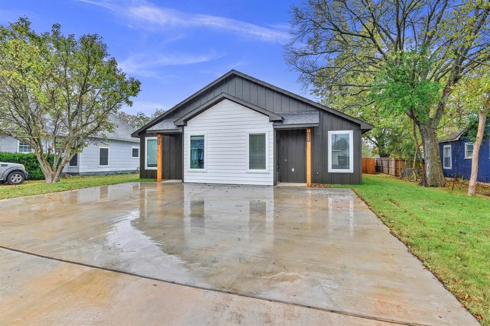 720 W Texas St, Denison, TX 75020 - photo 1