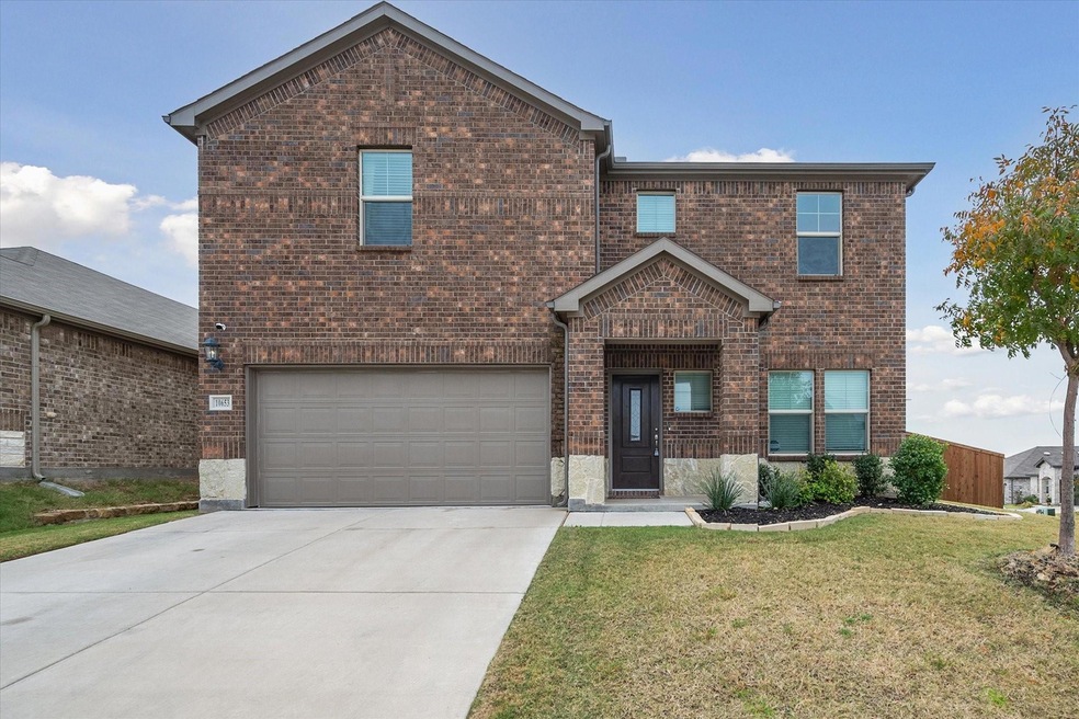 Gorgeous curb appeal!