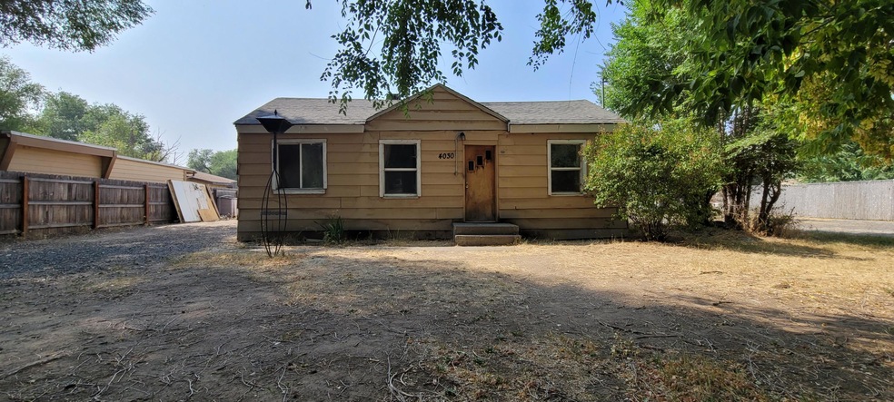 4030 Bisbee St, Klamath Falls, OR 97603 - photo 1