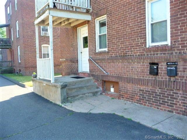 174 S Cherry St unit 1st floor, Wallingford, CT 06492 - photo 1