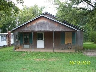 1702 Madison St, Shelbyville, TN 37160 - photo 1