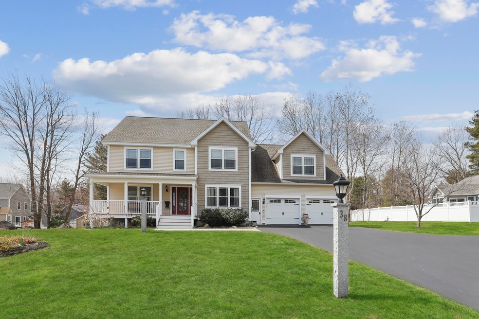 000-photo-front-entrance-8237605