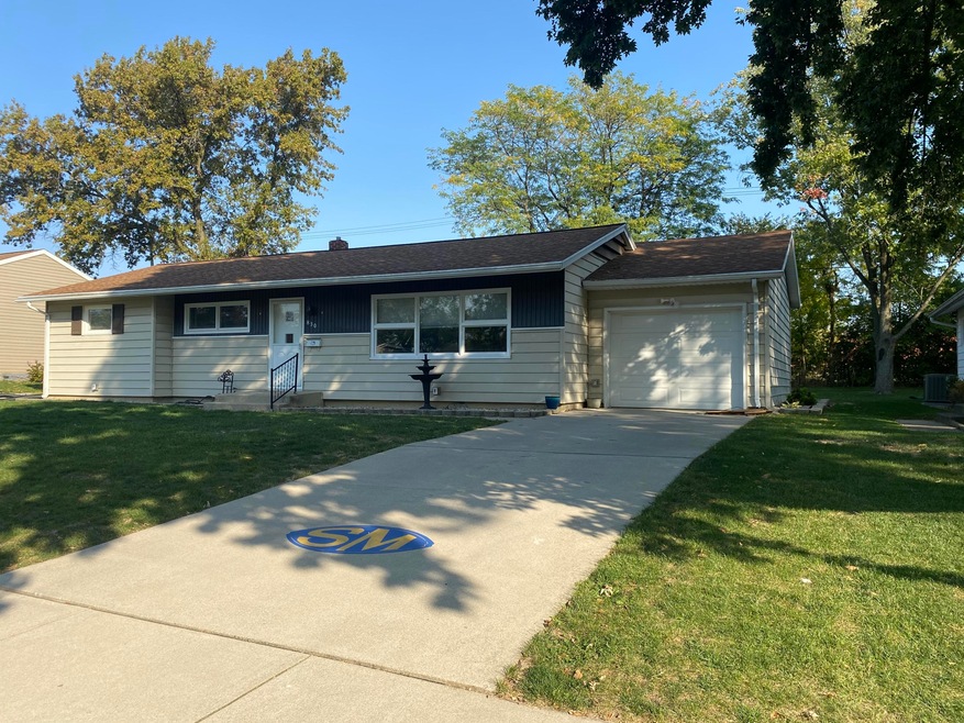 830 Hillcrest Dr, Saint Marys, OH 45885 - photo 1