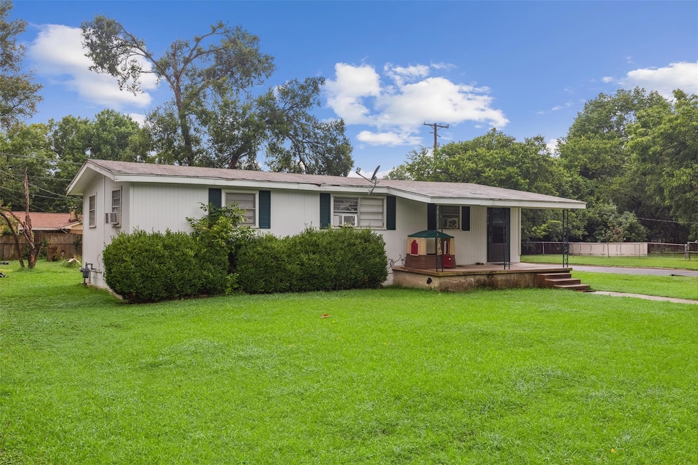 Welcome home, featuring a your new front yard