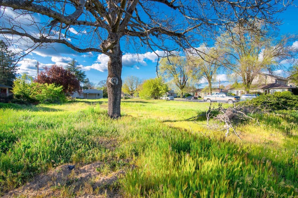 239 Manzanita St, Central Point, OR 97502 - photo 1