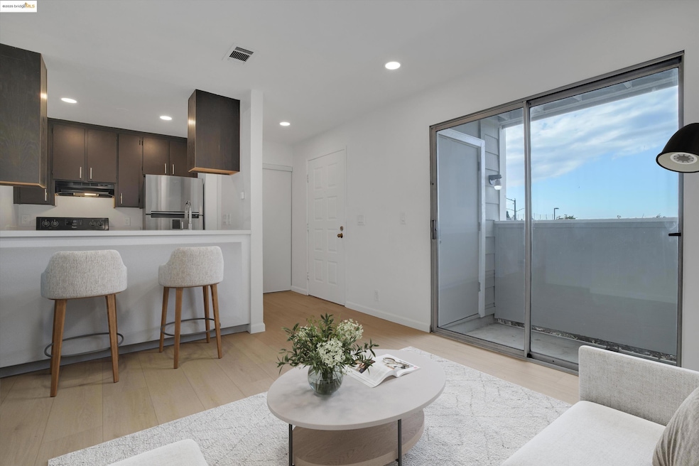 29621 Red Oak Ct unit 6, Hayward, CA 94544 - photo 1