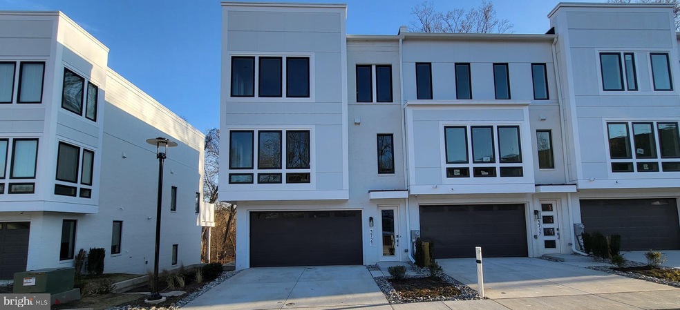 3721 Glenmoor Reserve Ln, Chevy Chase, MD 20815 - photo 1