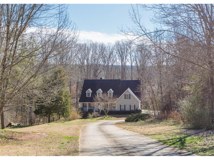 Gorgeous homes nestled on Lake Lanier with private