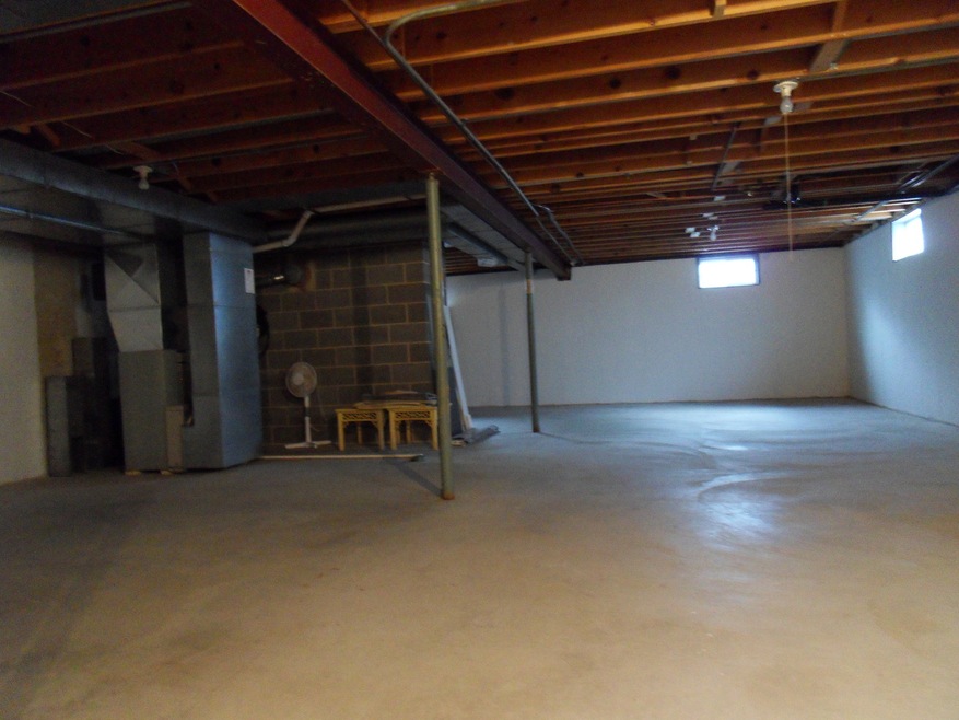 290 N Kingsway Dr, Aurora, IL 60506 - photo 1