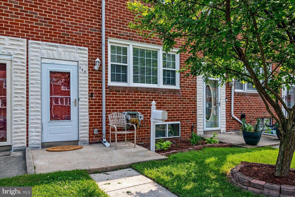 944 Circle Dr, Halethorpe, MD 21227 - photo 1