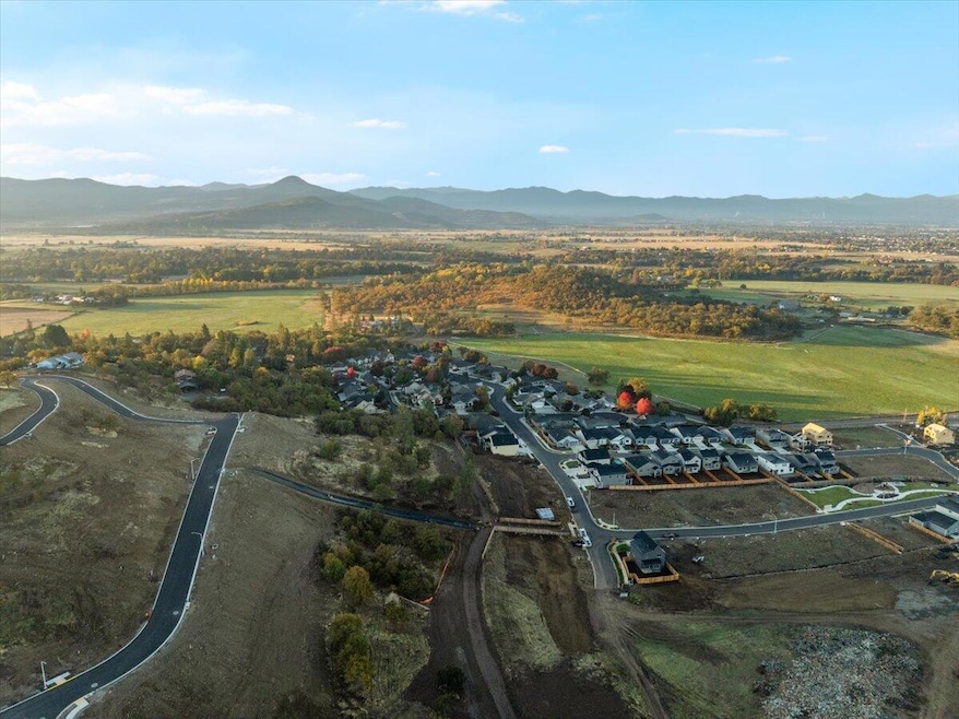 449 Pinnacle Ridge unit 77, Eagle Point, OR 97524 - photo 1