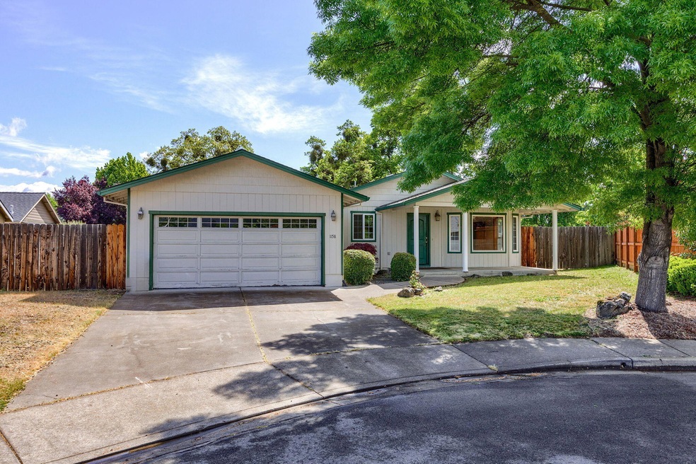 1158 Hampton Dr, Central Point, OR 97502 - photo 1