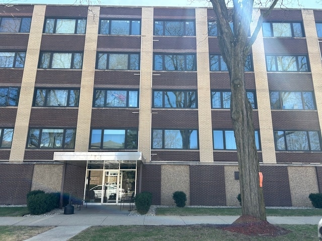 5915 W Gunnison St unit 2F, Chicago, IL 60630 - photo 1