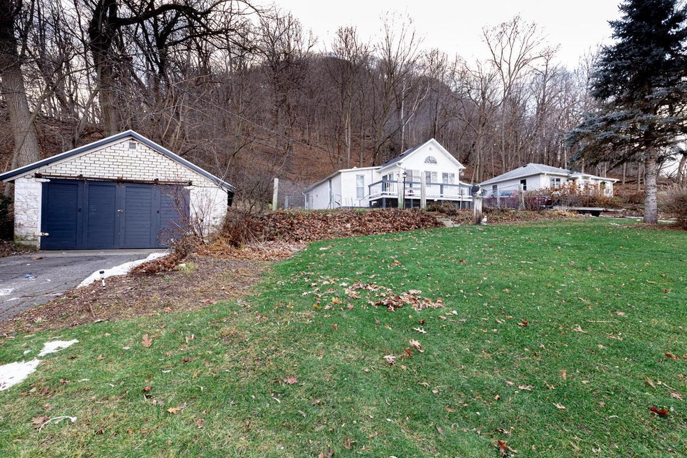 193 W Lake Blvd, Winona, MN 55987 - photo 1