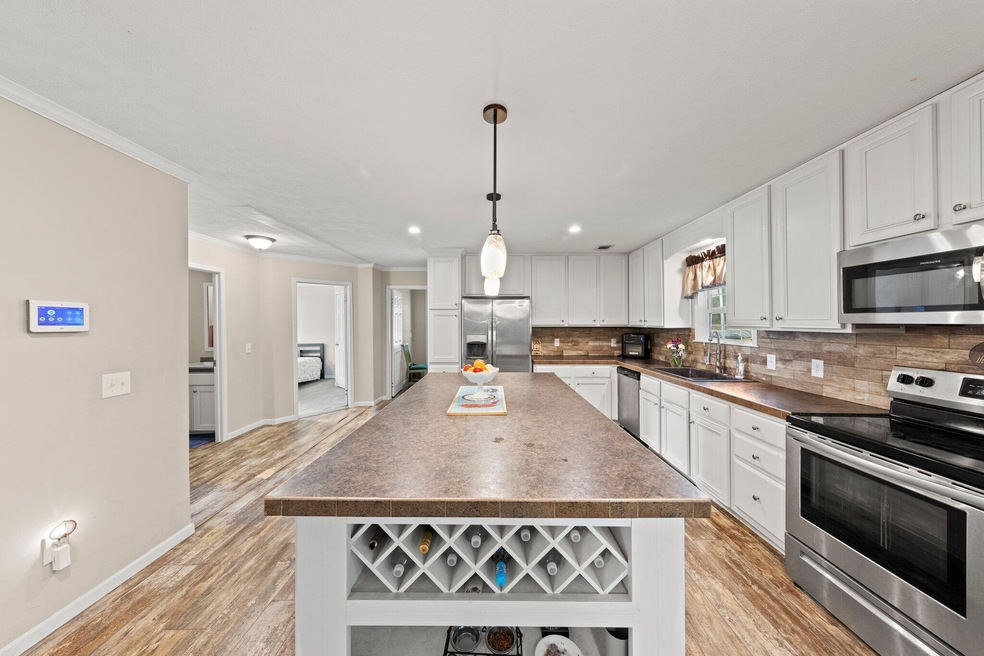 Center Island in Farmhouse kitchen